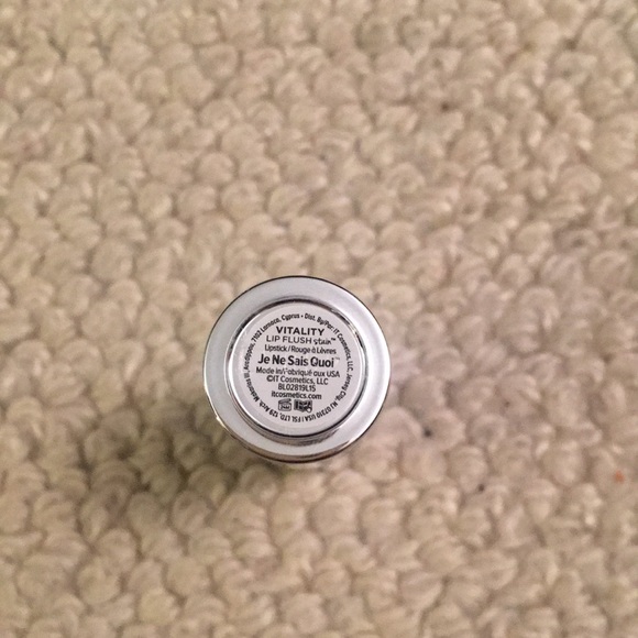 IT Cosmetics Vitality Lip Flush Lipstick Stain - Picture 3 of 4